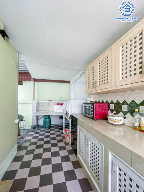 *****บ้านเดี่ยวมือสอง ม.นันทวัน สุขาภิบาล5 พร้อมเข้าอยู่ พร้อมฟังก์ชัน 3 ห้องนอน 2 ห้องน้ำ 1 ที่จอดรถ สภาพดีมากๆ บนเนื้อที่กว่า 57.7 ตร.ว. กว้างมาก พื้นที่ใช้สอยมากถึง 194 ตร.ม. บนทำเลศักยภาพ เชื่อมต่อถนน รามอินทรา, วัชรพล, สุขาภิบาล5 เดินทางสะดวก ใกล้ทางด่วน "ฉลองรัช" และรถไฟฟ้าสายสีเขียว "สถานีสายหยุด"